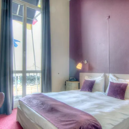 Antigone Hotell 3*